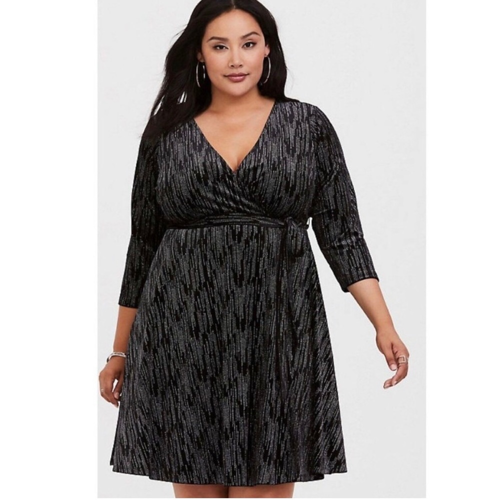 Torrid Velvet Shimmer Velvet 3/4 sleeve Wrap Dress Sz 14/16 (1x)